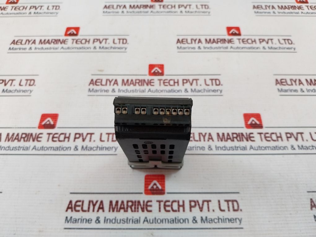 Jumo Di 32 Temperature Controller 3A 230Vac