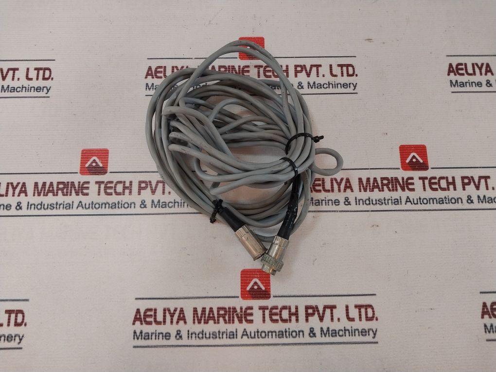 Jvc Tm-1010Pn Video Monitor Tk-c1481Eg Color Video Camera 3239 Photo Optic Lamp With Connector Cables