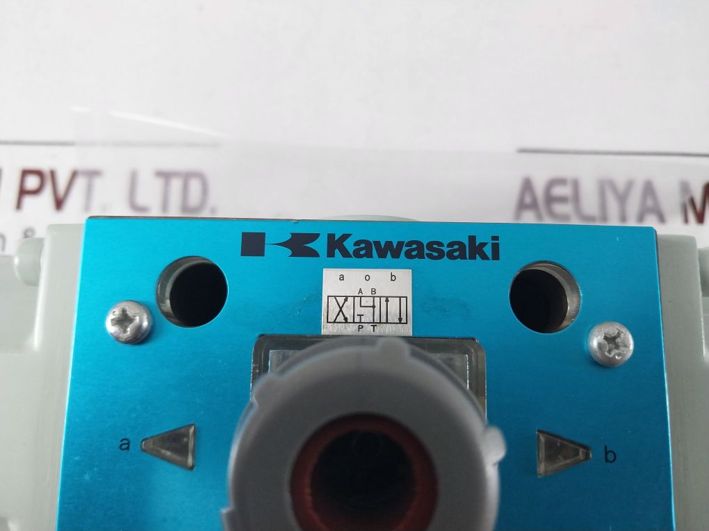 Kawasaki De10P-10-210-dd24Al-l70 Solenoid Valve
