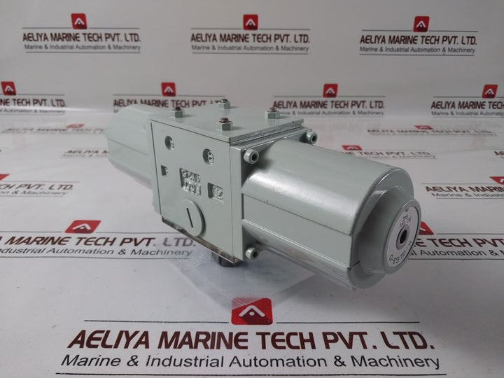 Kawasaki De10P-10-210-dd24Al-l70 Solenoid Valve