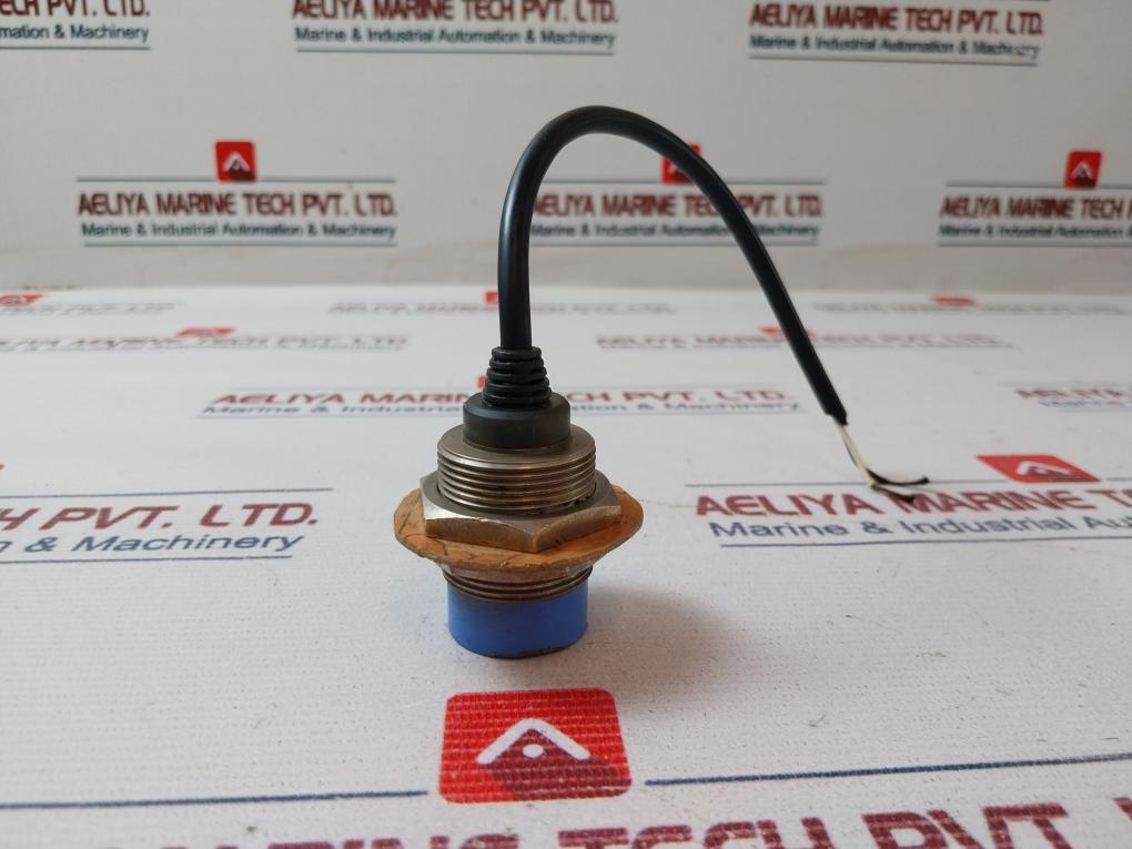 Keyence Ev-130M-ev-130U Dc Two-wire Self Contained Amplifier Proximity Sensor