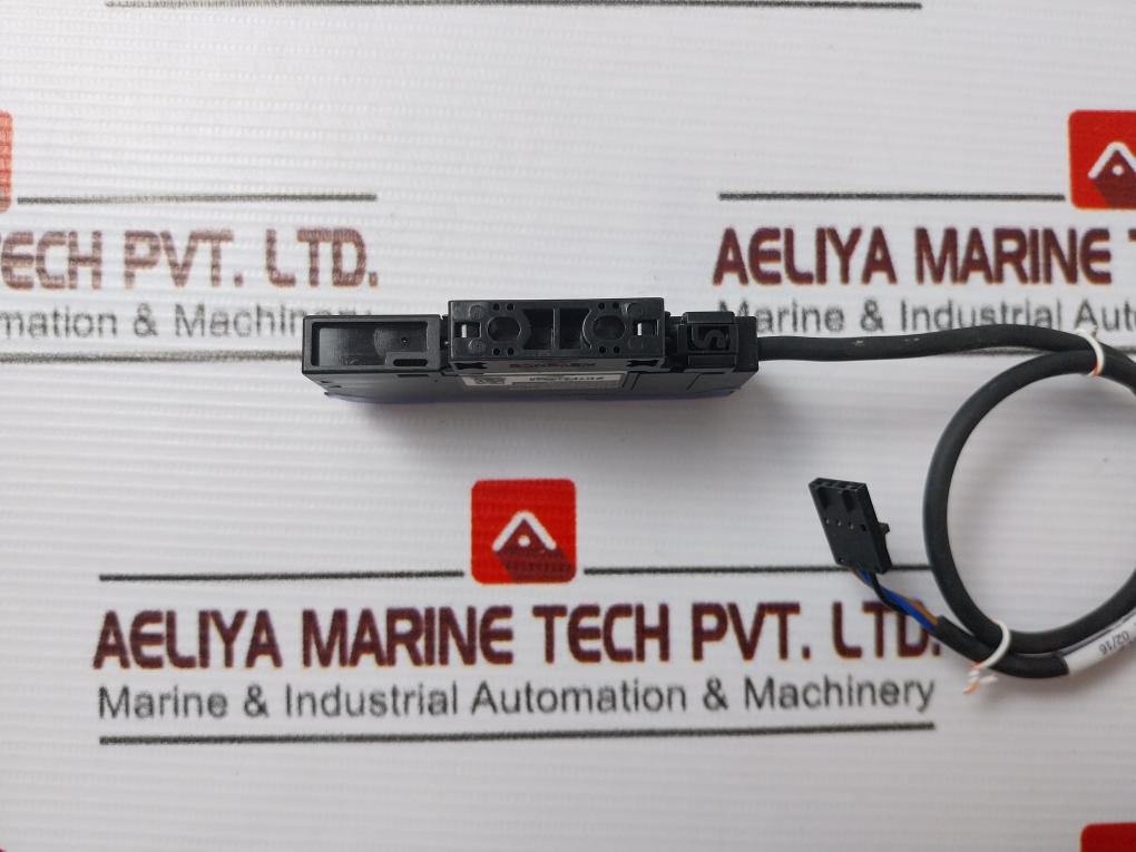 Keyence Fs-v21R Digital Display Fiber Amplifier 12-24V Dc