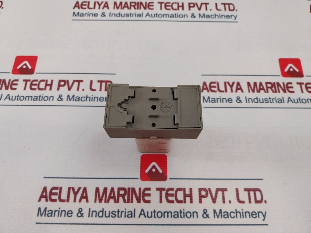 Kuhnke Uf3-230Vac N Relay W/Socket