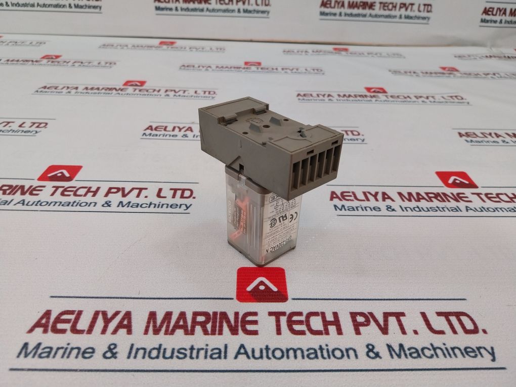 Kuhnke Uf3-230Vac N Relay W/Socket