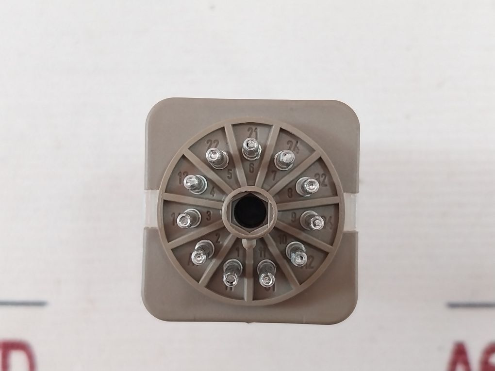 Kuhnke Uf3-230Vac N Relay