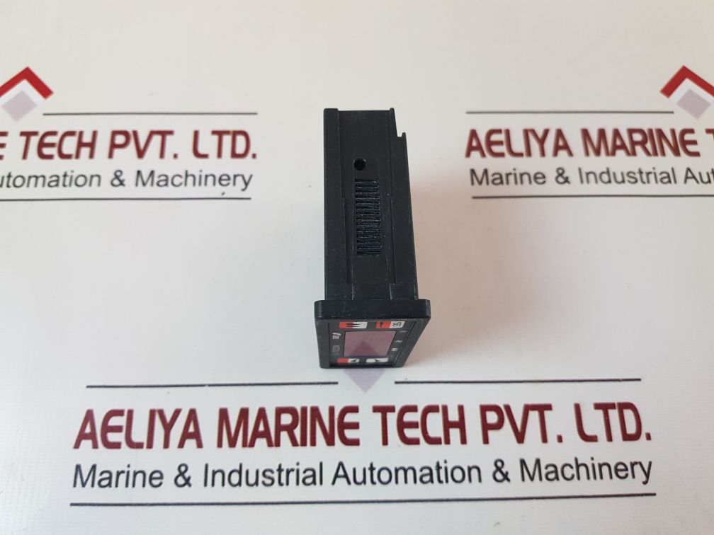 Lae Electronic Mcdu 11/2 T1Rd Panel Meter