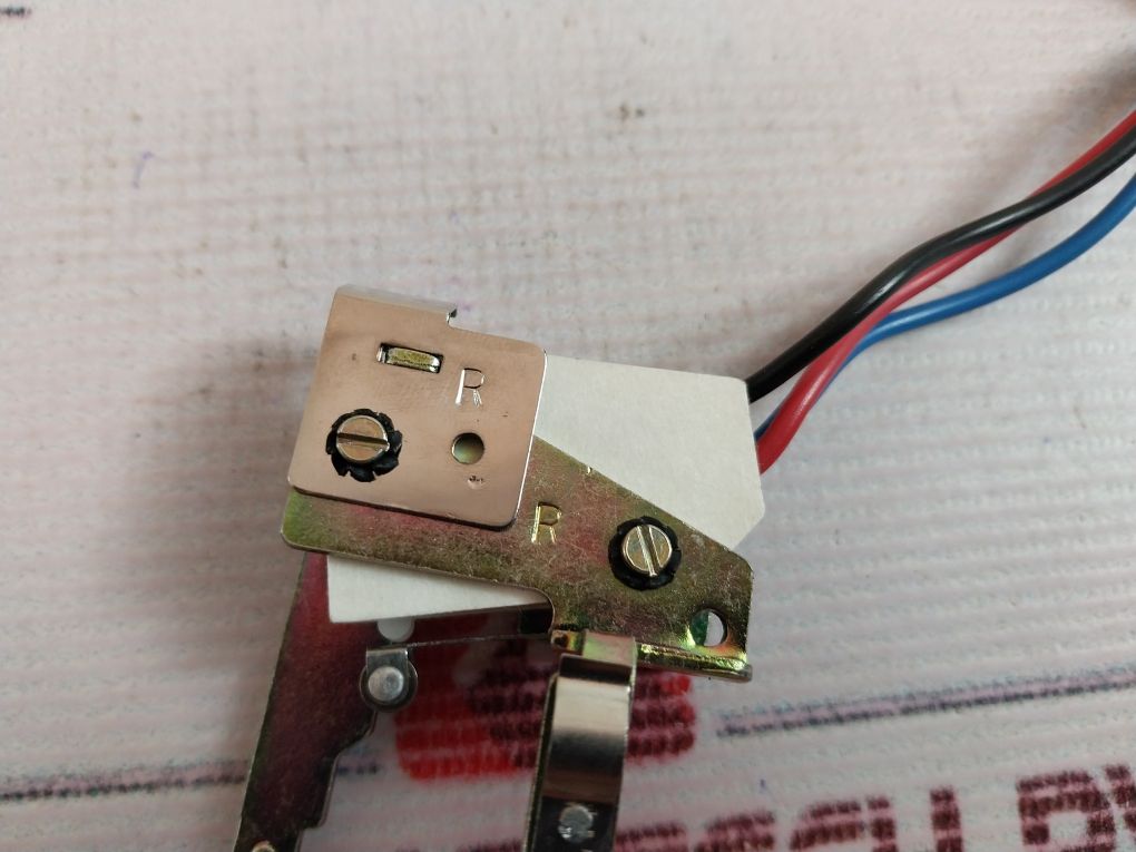Larsen & Toubro Sl 97298 Switchgear Trip Alarm Contact Assembly