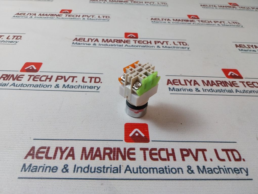 Lay7 (Pbcy090) Lay37 10A Push Bhtton Switch