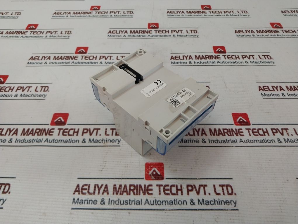 Legrand 036 53 Modular Trailing Edge Din Rail 230V~ 50Hz