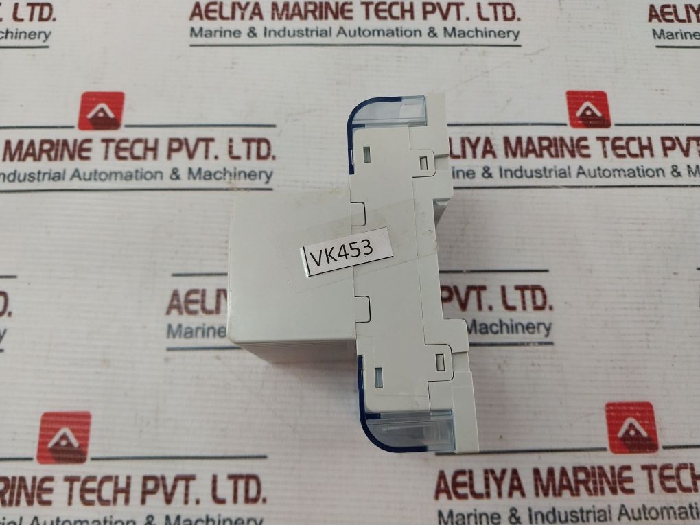 Legrand 036 53 Modular Trailing Edge Din Rail 230V~ 50Hz