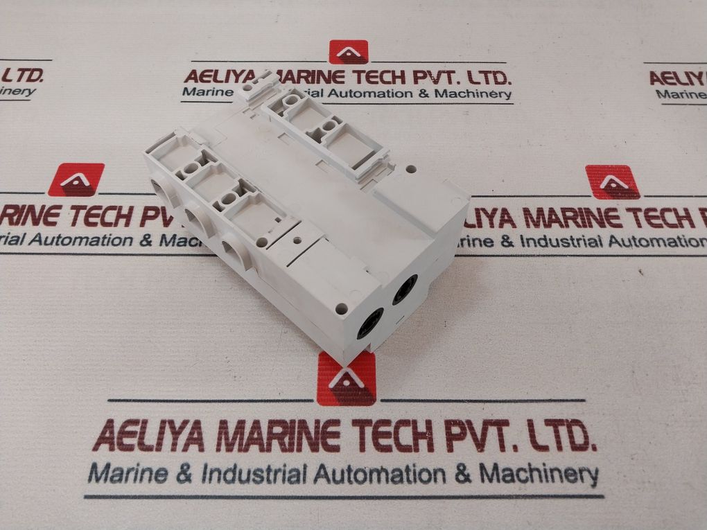 Legrand 225 25 Proximity Isolating Switch