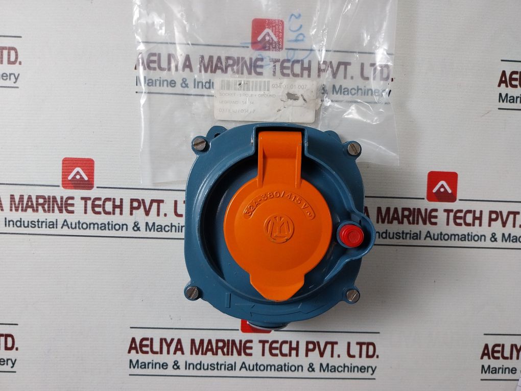 Legrand 32A-380/415V Plug Connector