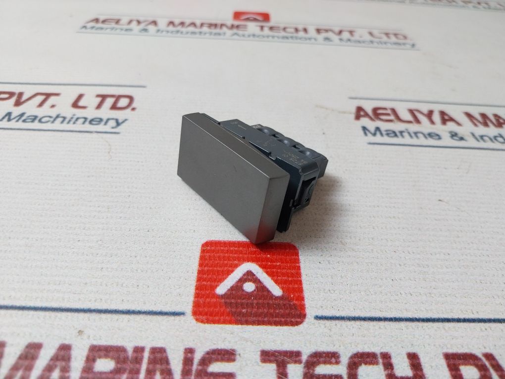 Legrand 5725 01 Push Button-two Way