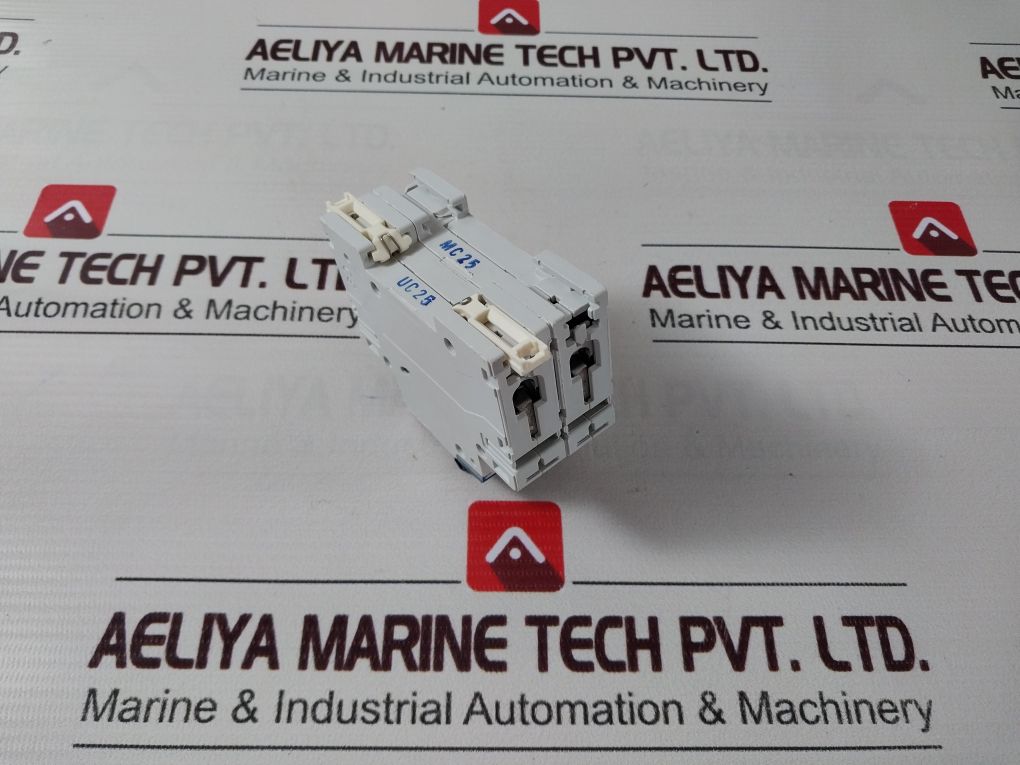 Legrand C25 032 70 Miniature Circuit Breaker 415V Ac 2-pole