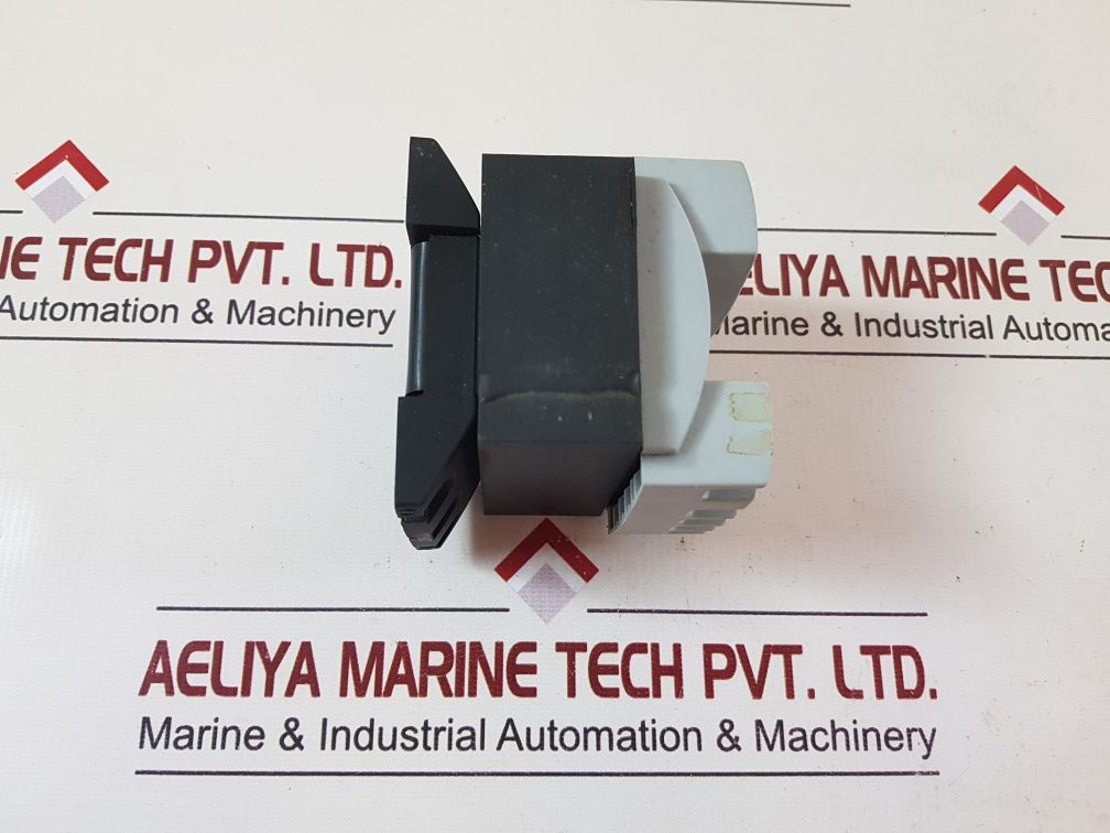 Legrand 642303 100va transformer pri 230/400v