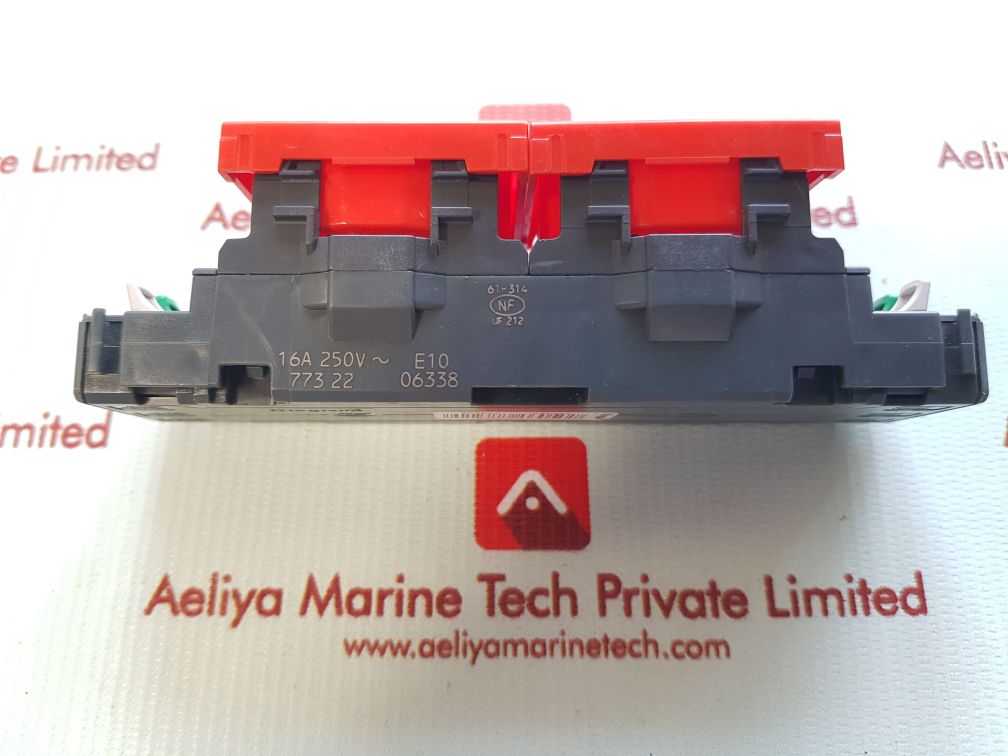 Legrand 77322 Socket