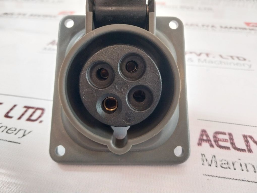 Legrand Hypra 523 20 Panel Mounting Socket Ip44 16A 500V