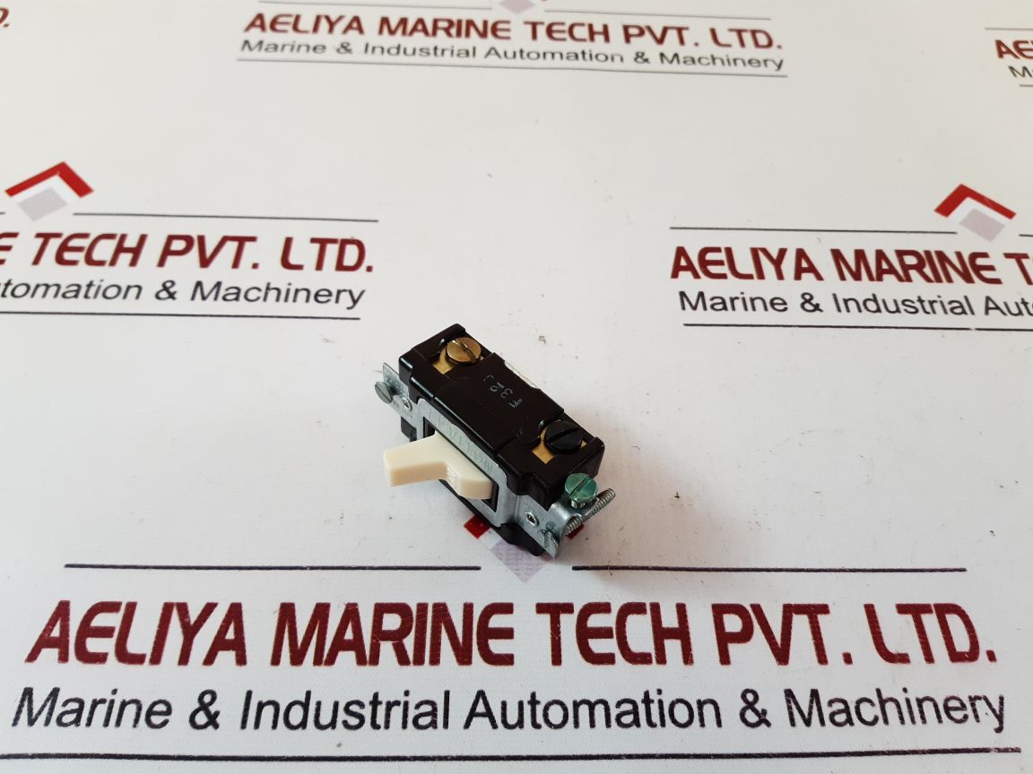 Leviton 057-5522 On/Off Switch/Toggle Switch 20A-120V-277Vac
