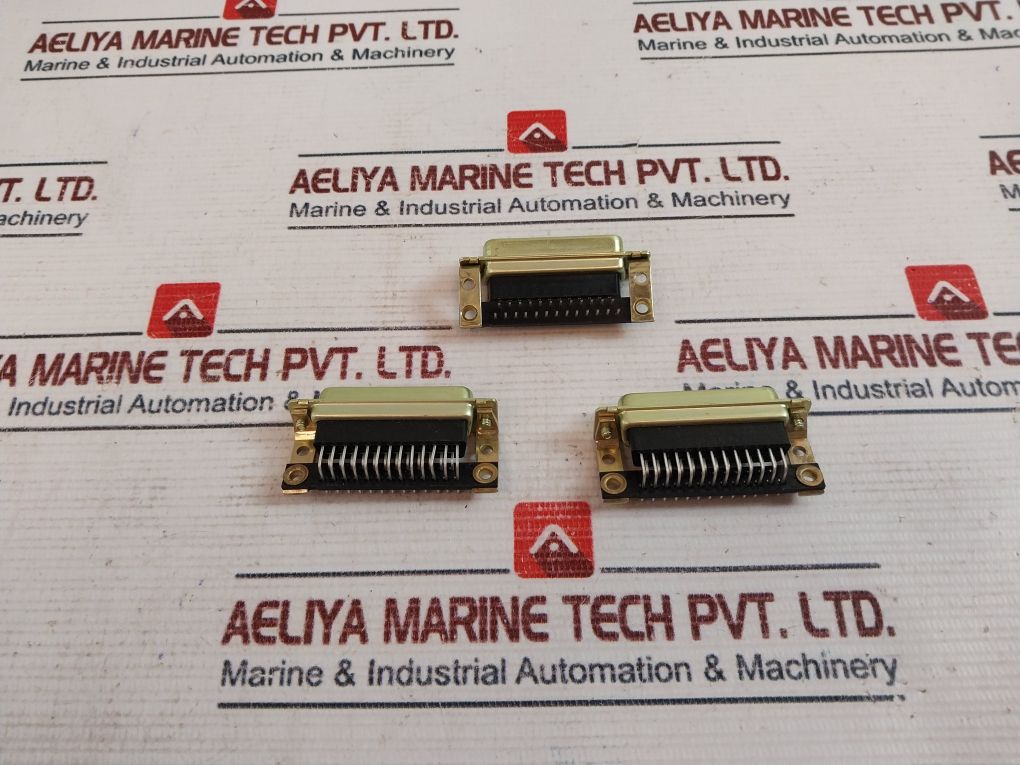 Lot Of 10X Te Connectivity 5205857-1 D-sub Plug Connector