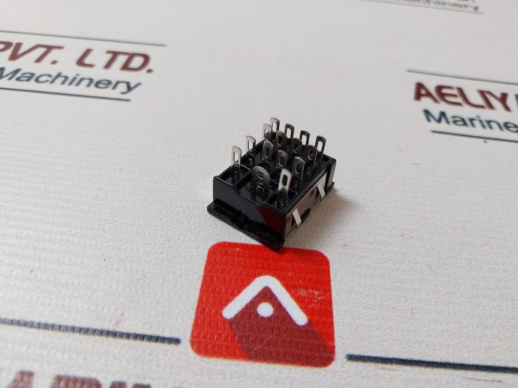 Lot Of 11X Omron Py-14 Back Connection Relay Socket