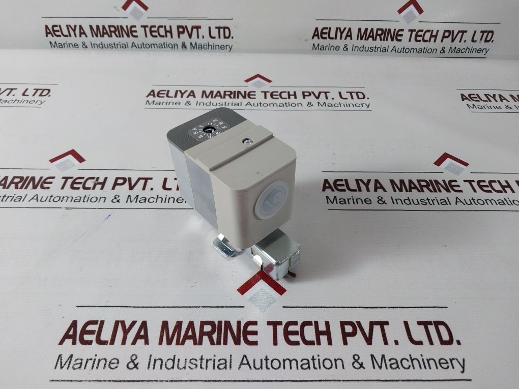 Lot Of 2X Honeywell L6190B 2022 1 Aquastat Control