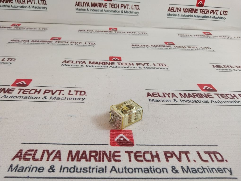 Lot of 2X Idec Ry4S-u Relay 5A 30Vdc