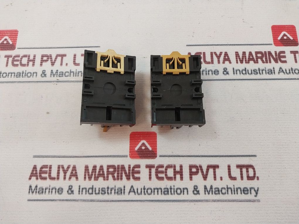 Lot Of 2X Omron P2Cf-11 Relay Socket 10A