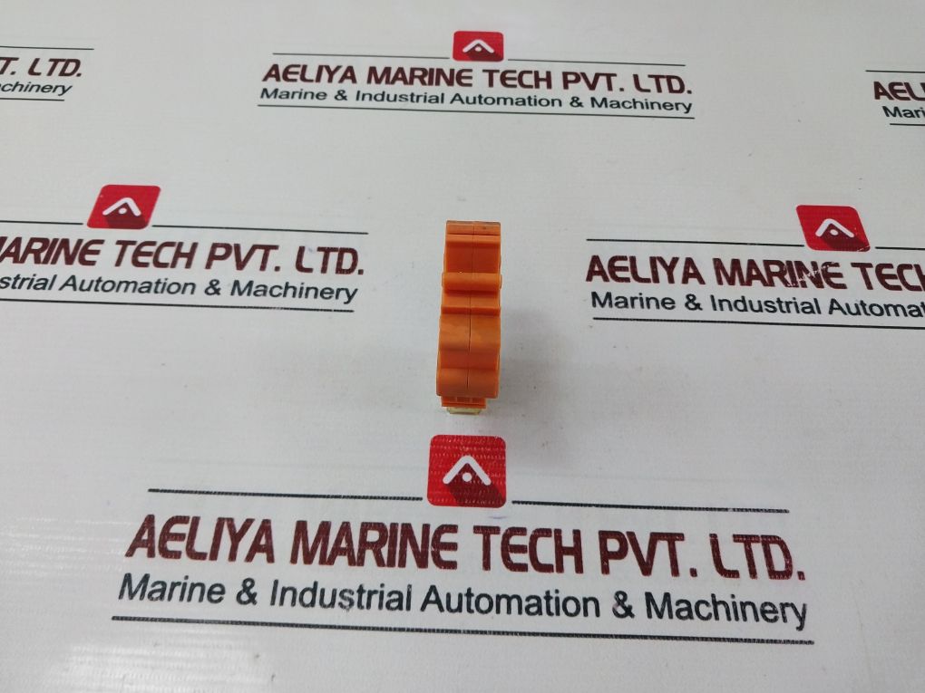 Lot Of 4X Idec Rh1B-u Relay With Socket