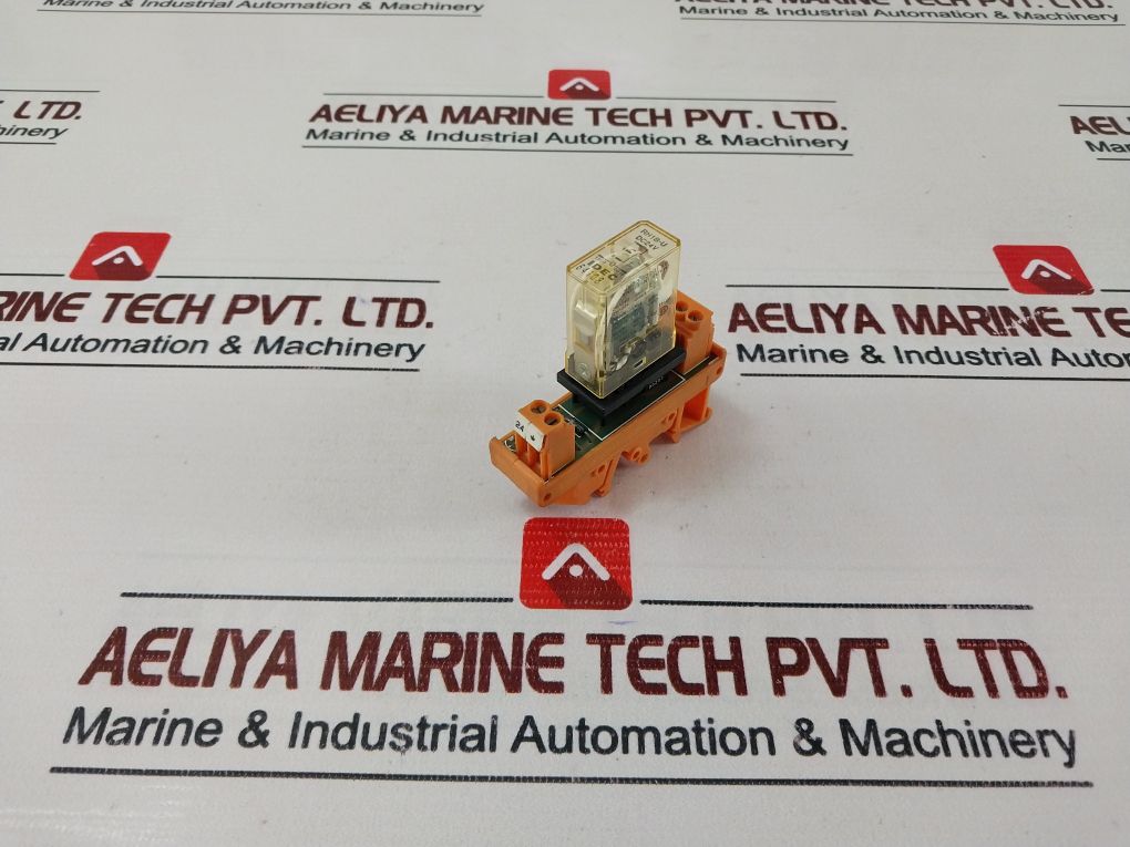 Lot Of 4X Idec Rh1B-u Relay With Socket