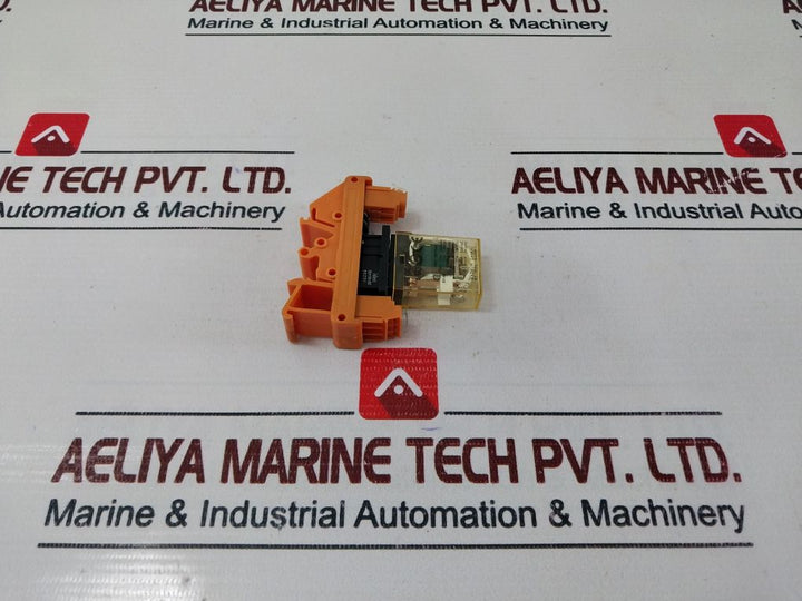 Lot Of 4X Idec Rh1B-u Relay With Socket