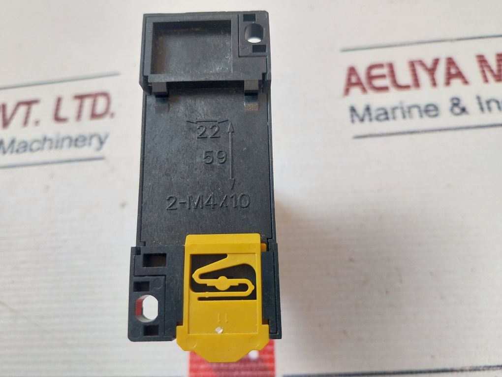 Lot Of 4X Omron My4 Relay With Socket Base 24Vdc