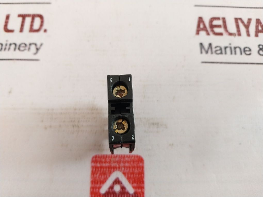 Lot Of 5X Klockner Moeller Ba9S Lamp Holder 130V