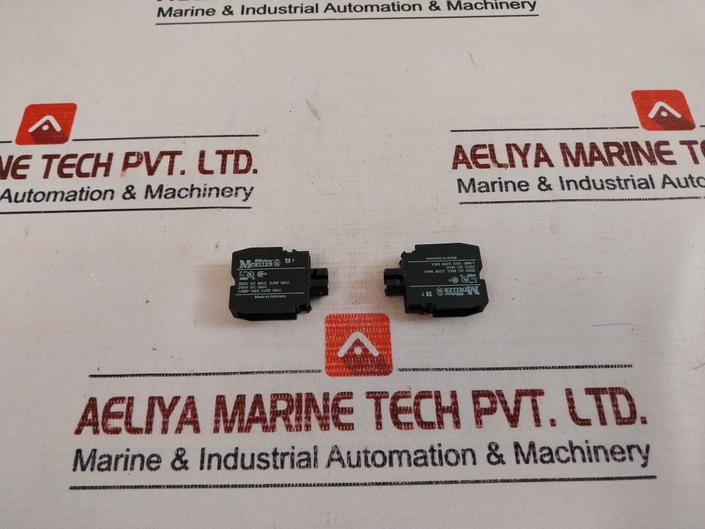 Lot Of 5X Klockner Moeller Ba9S Lamp Holder 130V