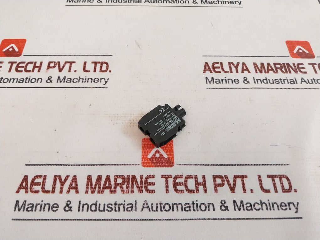 Lot Of 5X Klockner Moeller Ba9S Lamp Holder 130V