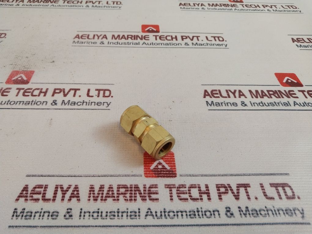 Swagelok B-1010-6 Brass Reducing Union Fitting 5/8 Tube X 5/8 Tube