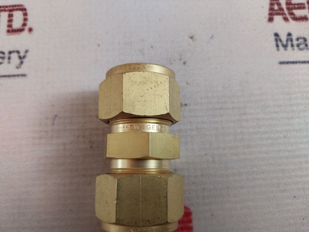 Swagelok B-1010-6 Brass Reducing Union Fitting 5/8 Tube X 5/8 Tube