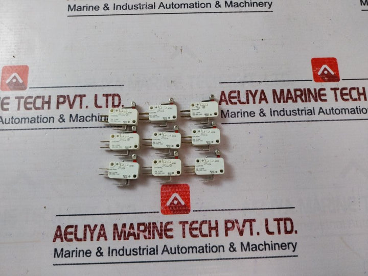 Lot Of 9X Cherry D44Lr1Ra Miniature Microswitch
