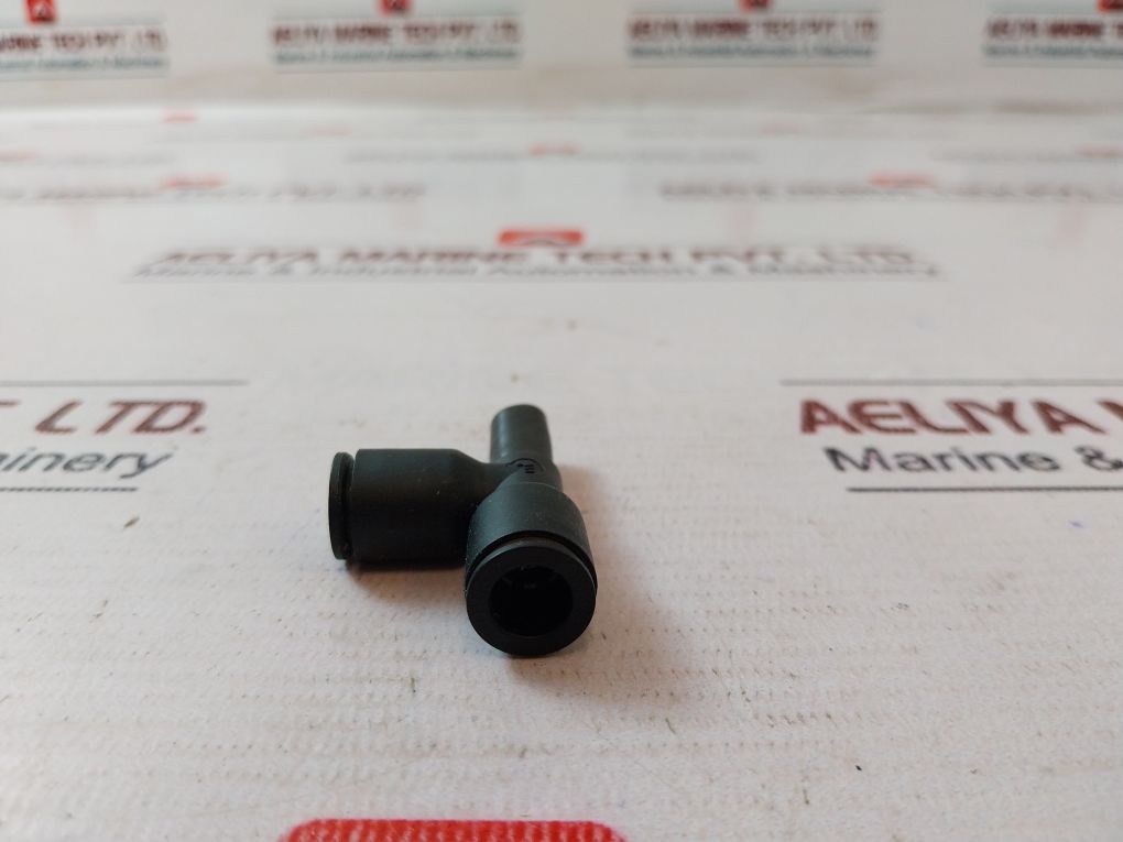 Lot Of 9X Legris 3183 08 00 Plug In Run Tee With Plastic Tail Piece