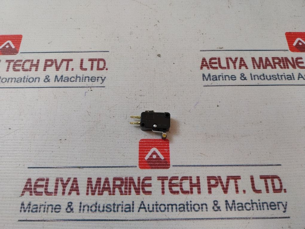 Lot Of 9X Omron V-155-1C25 Microswitch Roller Lever Short