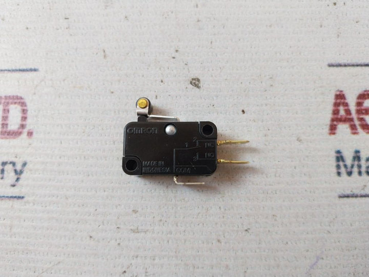 Lot Of 9X Omron V-155-1C25 Microswitch Roller Lever Short