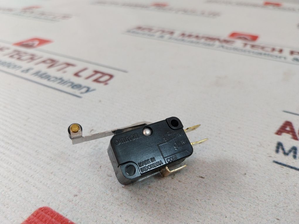 Lot Of 9X Omron V-156-1C25 Microswitch Roller Level Long 125-250Vac