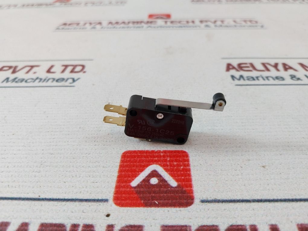 Lot Of 9X Omron V-156-1C25 Microswitch Roller Level Long 125-250Vac