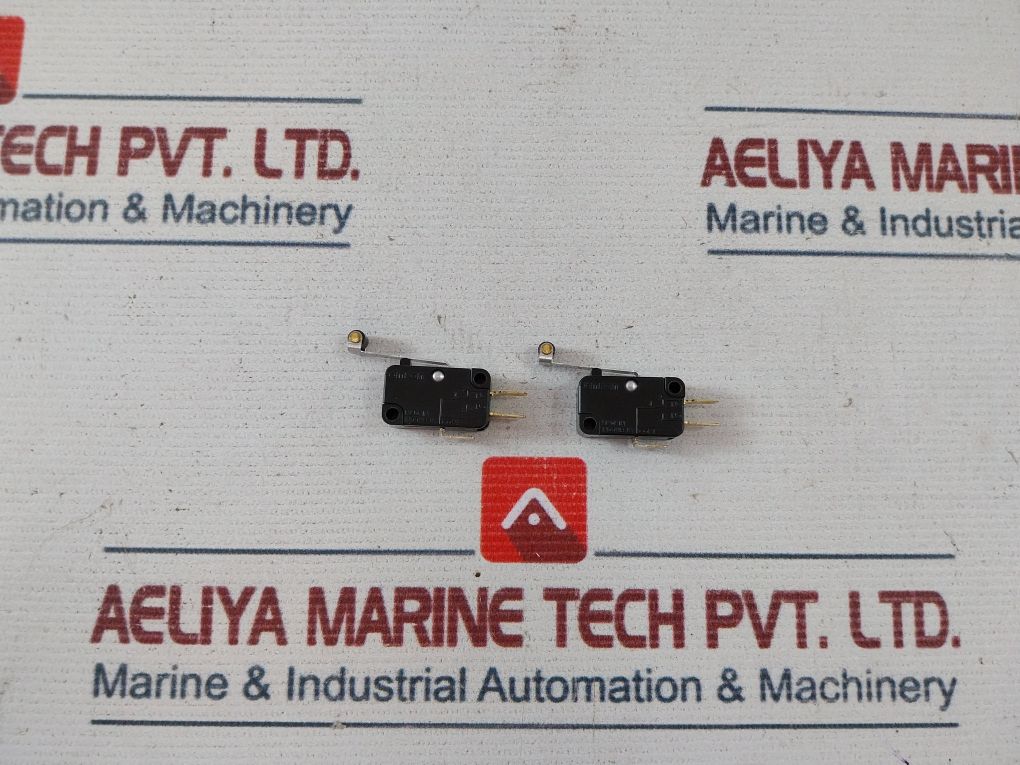 Lot Of 9X Omron V-156-1C25 Microswitch Roller Level Long 125-250Vac