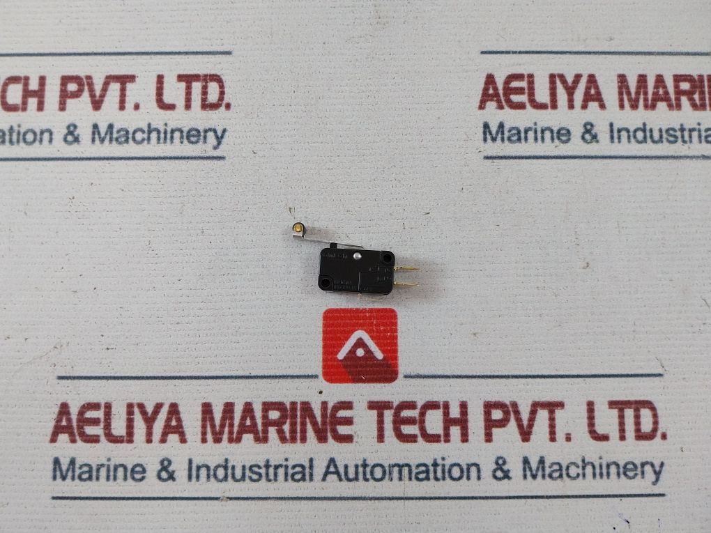 Lot Of 9X Omron V-156-1C25 Microswitch Roller Level Long 125-250Vac
