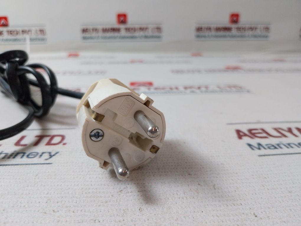 Makita Li-ion 7.2-10.8V Battery Charger Dc10Wa