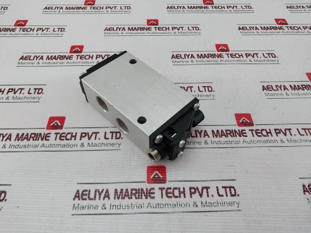 Mannesmann Rexroth 571 110 020 0 Pneumatic Valve 571 110 030 0