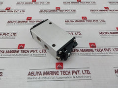 Mannesmann Rexroth 571 110 020 0 Pneumatic Valve 571 110 030 0