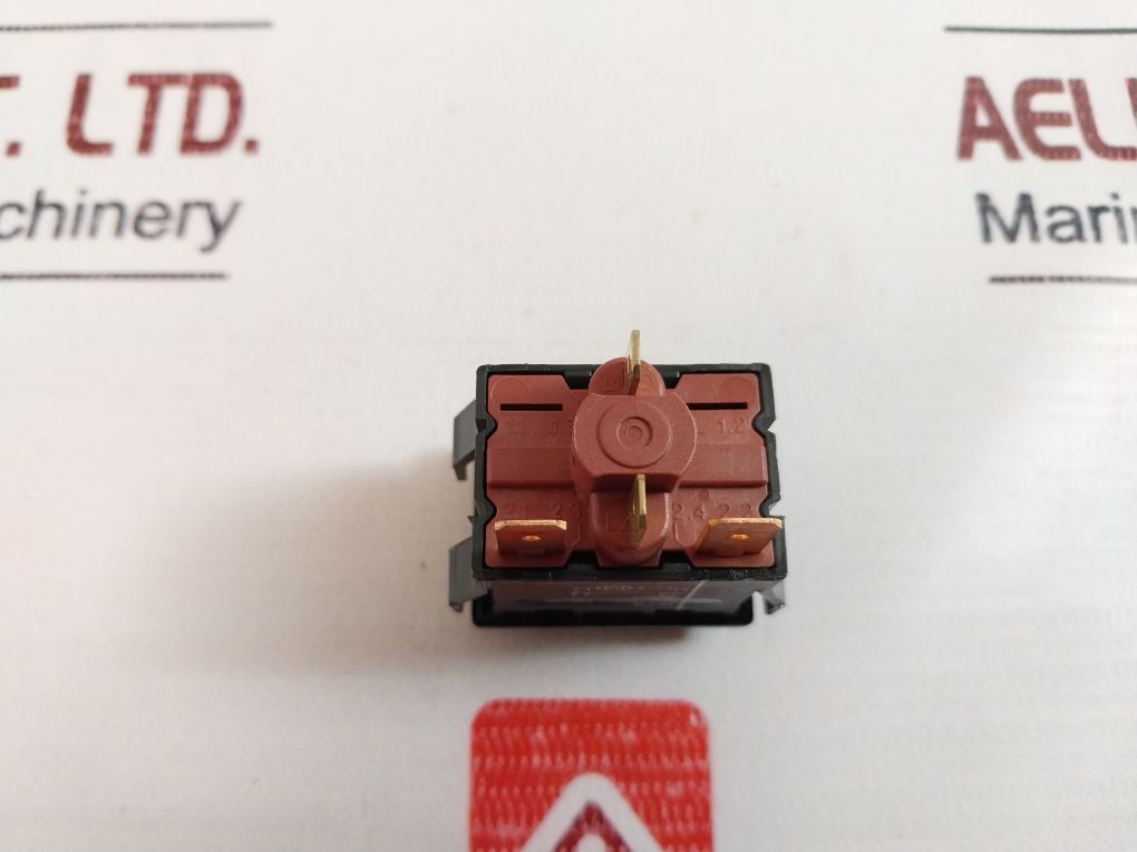 Marquardt 1675 Luminous Unipolar Push Button Switch 07Sb23R04