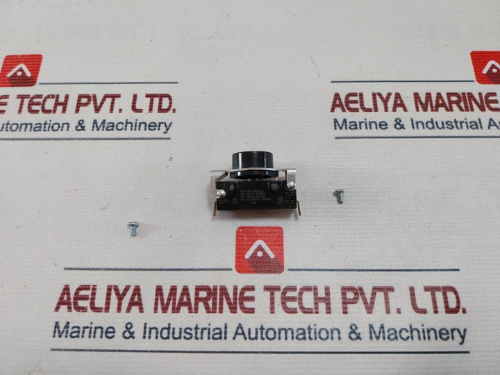 Mcgill 2610-7070 Push Button Switch 50/60Hz