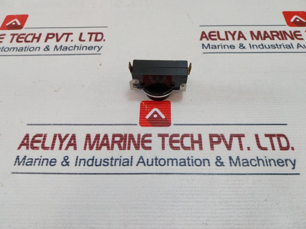 Mcgill 2610-7070 Push Button Switch 50/60Hz